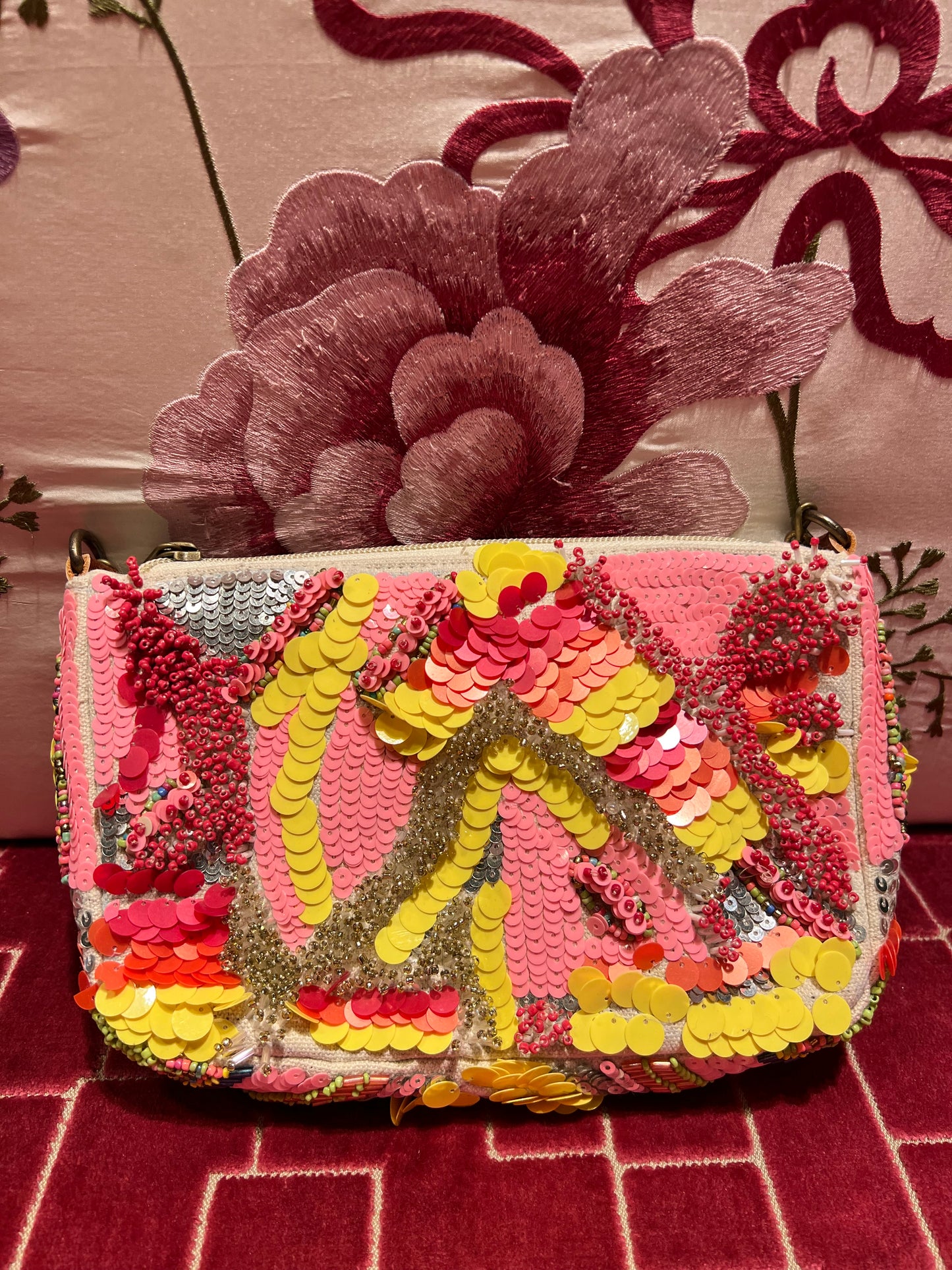 Borsa paillettes e perline gialla fuxia con tracollina