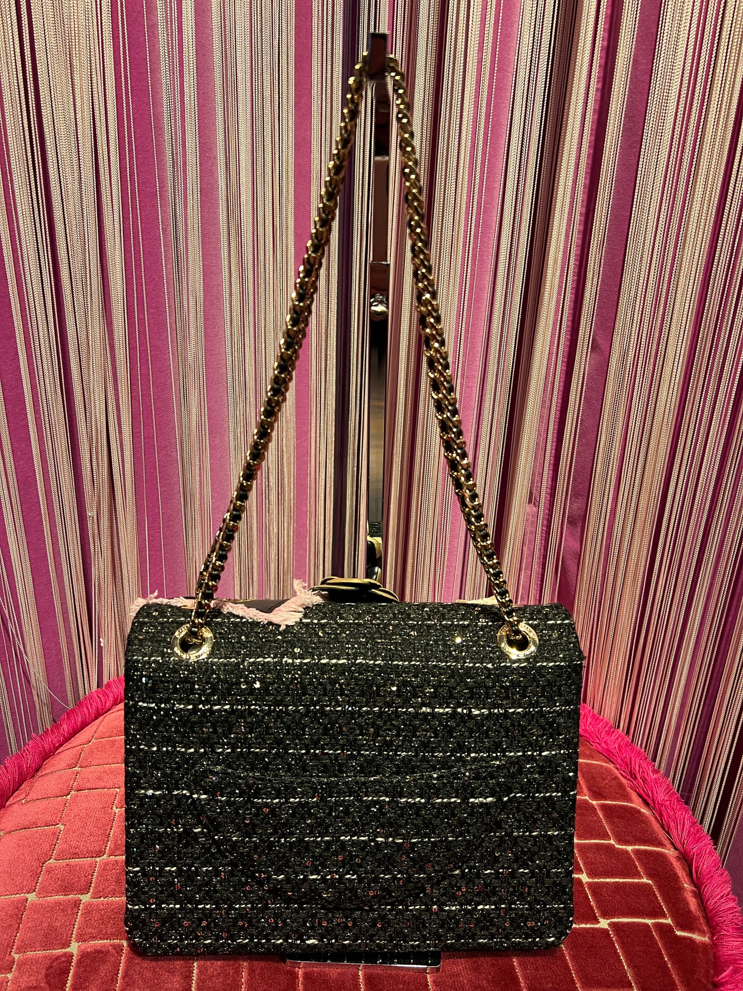 Minime Paris borsa tweed bianca e nera camelia nera e oro doppia catena