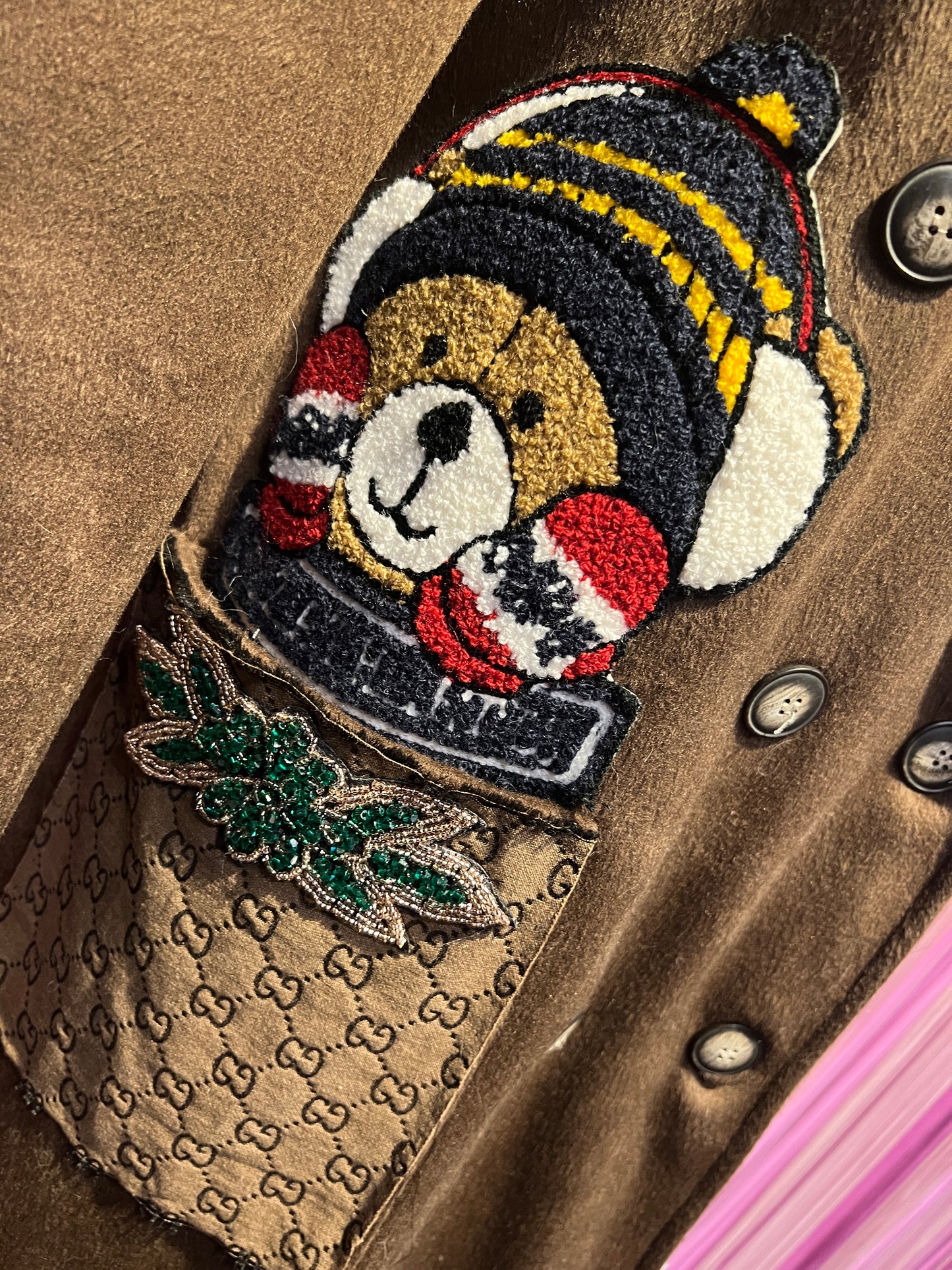 ABpink 🩷cappotto doppiopetto cioccolato patch teddy , perline e tessuto GG