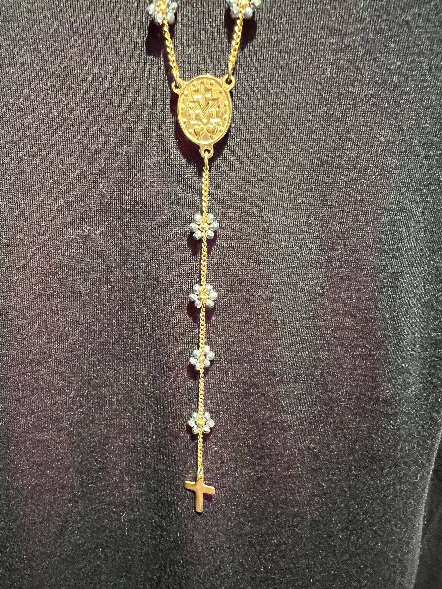 Rosario grigio  e oro lunga fiori di cristallo  e madonnine