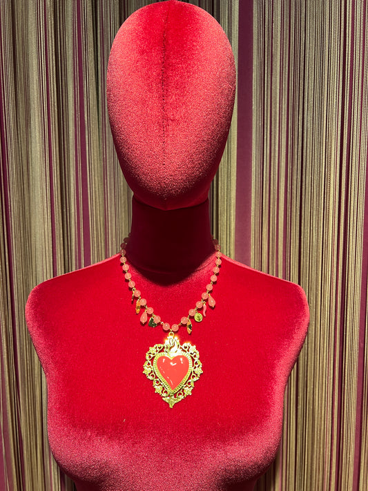 Collana cuore sacro argento placcato oro resina fucsia pietre dure rosa baby