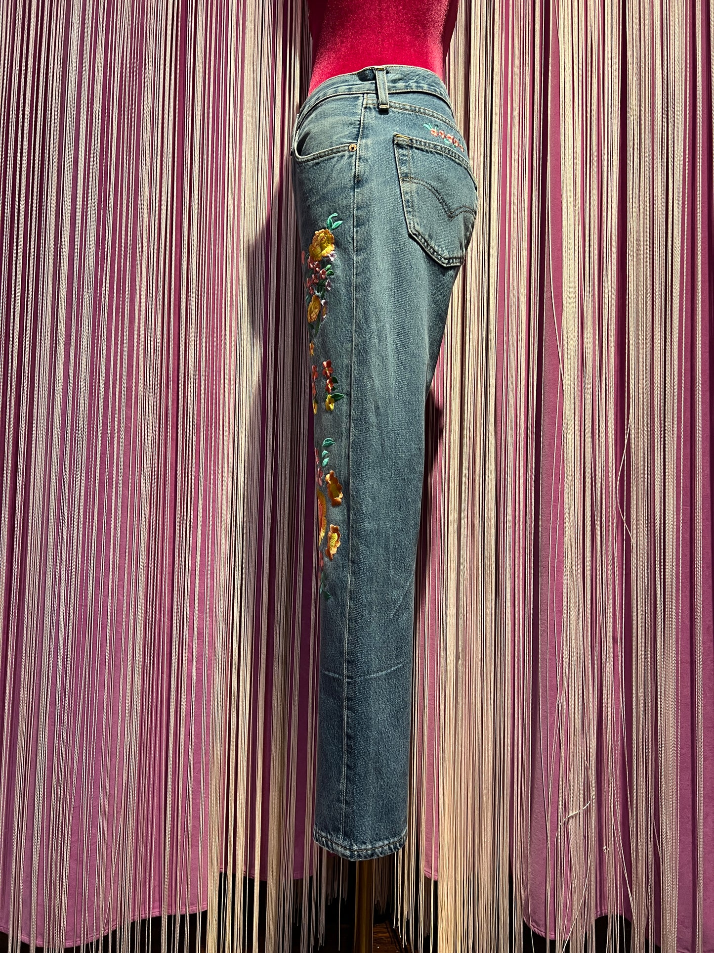 5Progress jeans tg M levi’s vintage modello 501 , tessuto fermo , con fiori ricamati