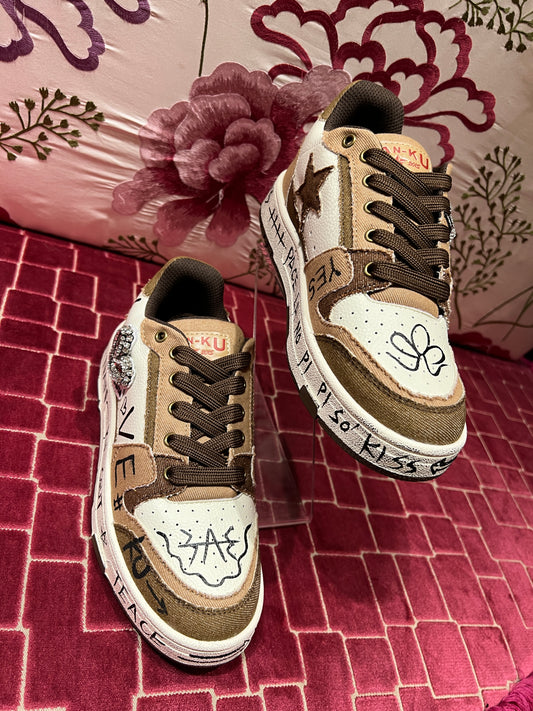 Nan-Ku -40% di sconto sneakers pelle con applicazioni tessuto e patch cristalli , colore bianco / marrone/cammello