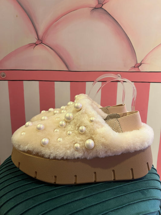 Nan -Ku Sabot in eco pelliccia con perle e cinturino elastico