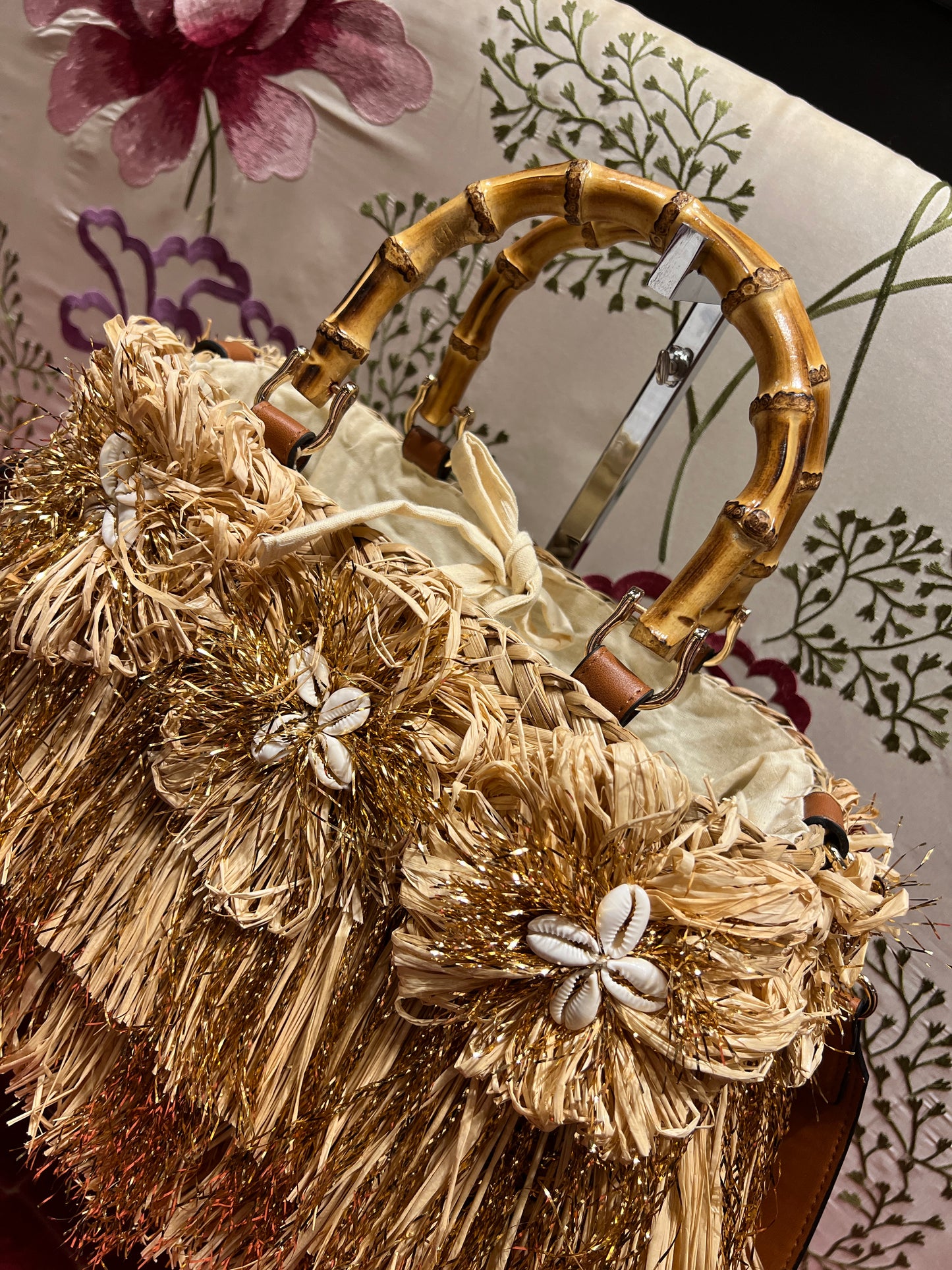 Borsa in rafia manici in bambù con decorazioni conchiglie e tracolla