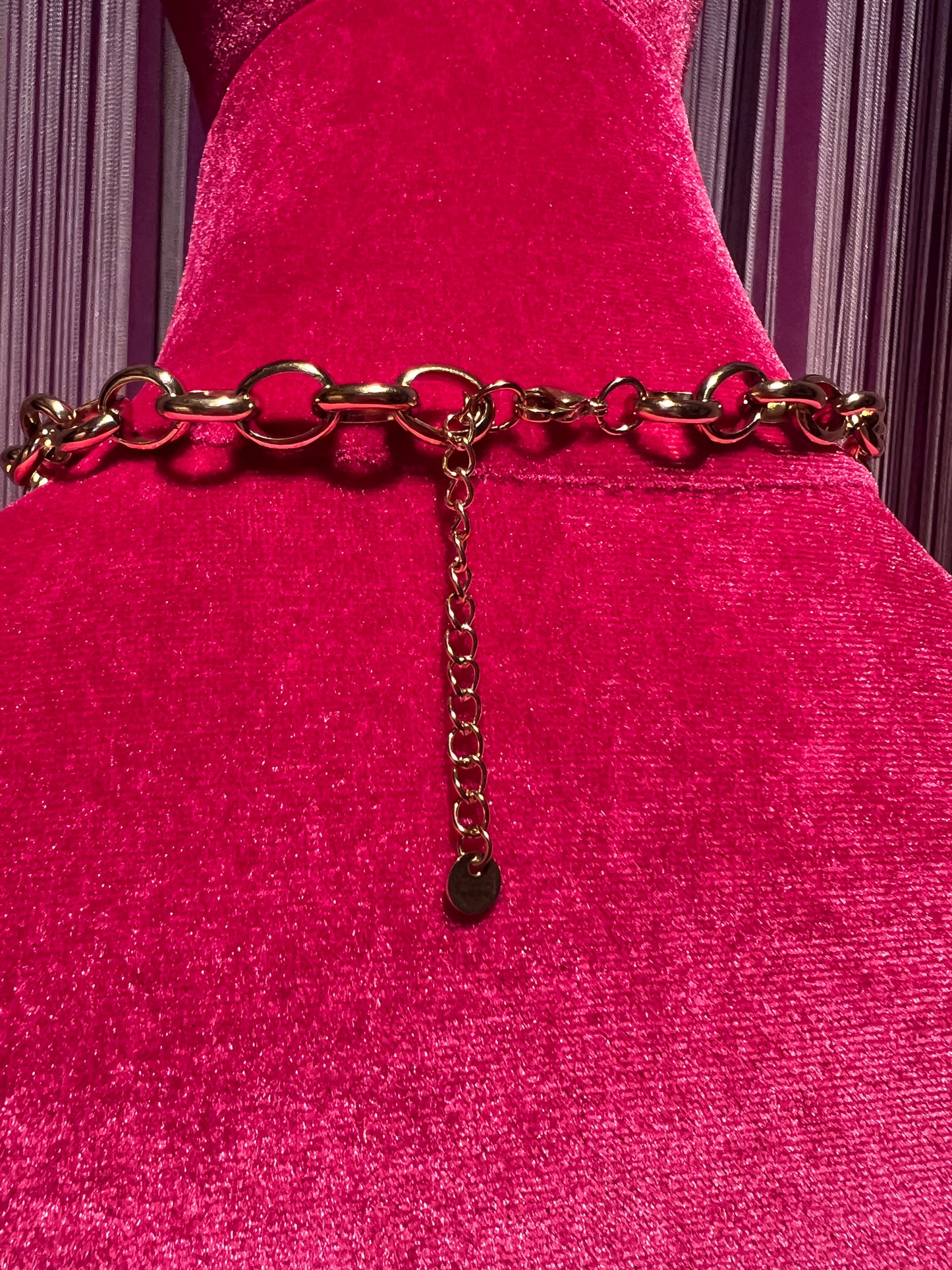 Collana girocollo dorata con perle disegni floreali , cuore sacro smaltato e charms