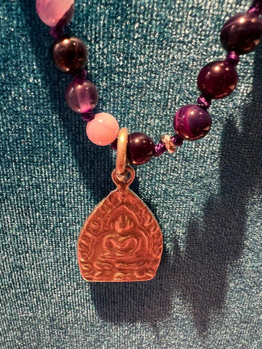 Collana pietre dure viola con ciondolo Buddha