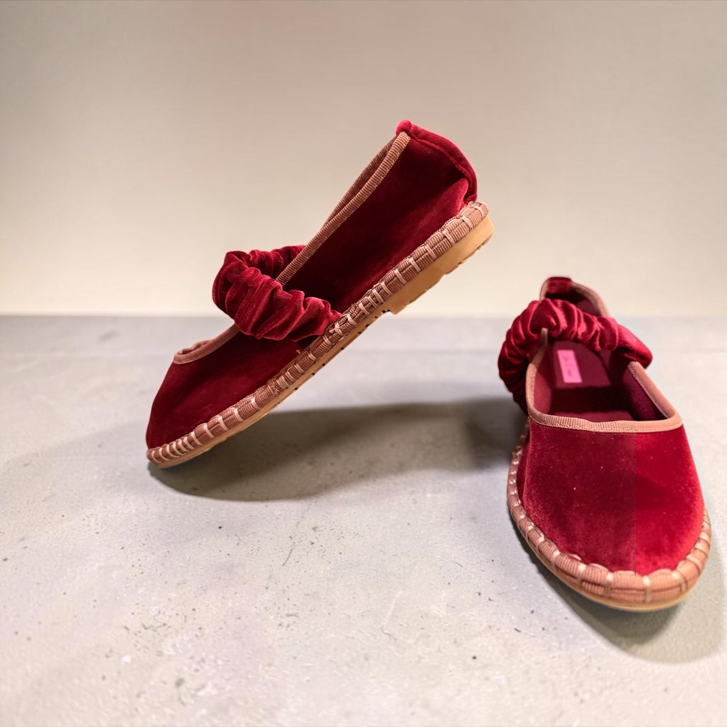 Love&roses scarpa (friulana) velluto bordeaux con profilo color cuoio ,suola in gomma ❤️