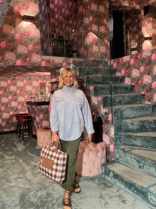 Mon amour Paris completo camicia jeans denim chiaro con stelle strass e pantalone verde militare