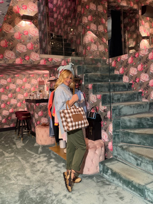 Mon amour Paris completo camicia jeans denim chiaro con stelle strass e pantalone verde militare