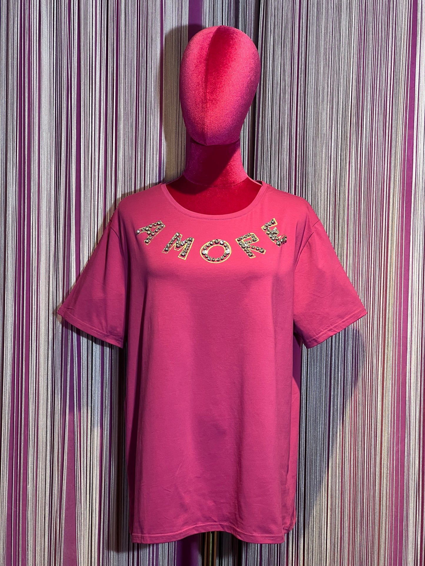 Mon amour Paris sconto -30% t-shirt mezza manica rosa fragola con scritta  “ amore “ con cristalli
