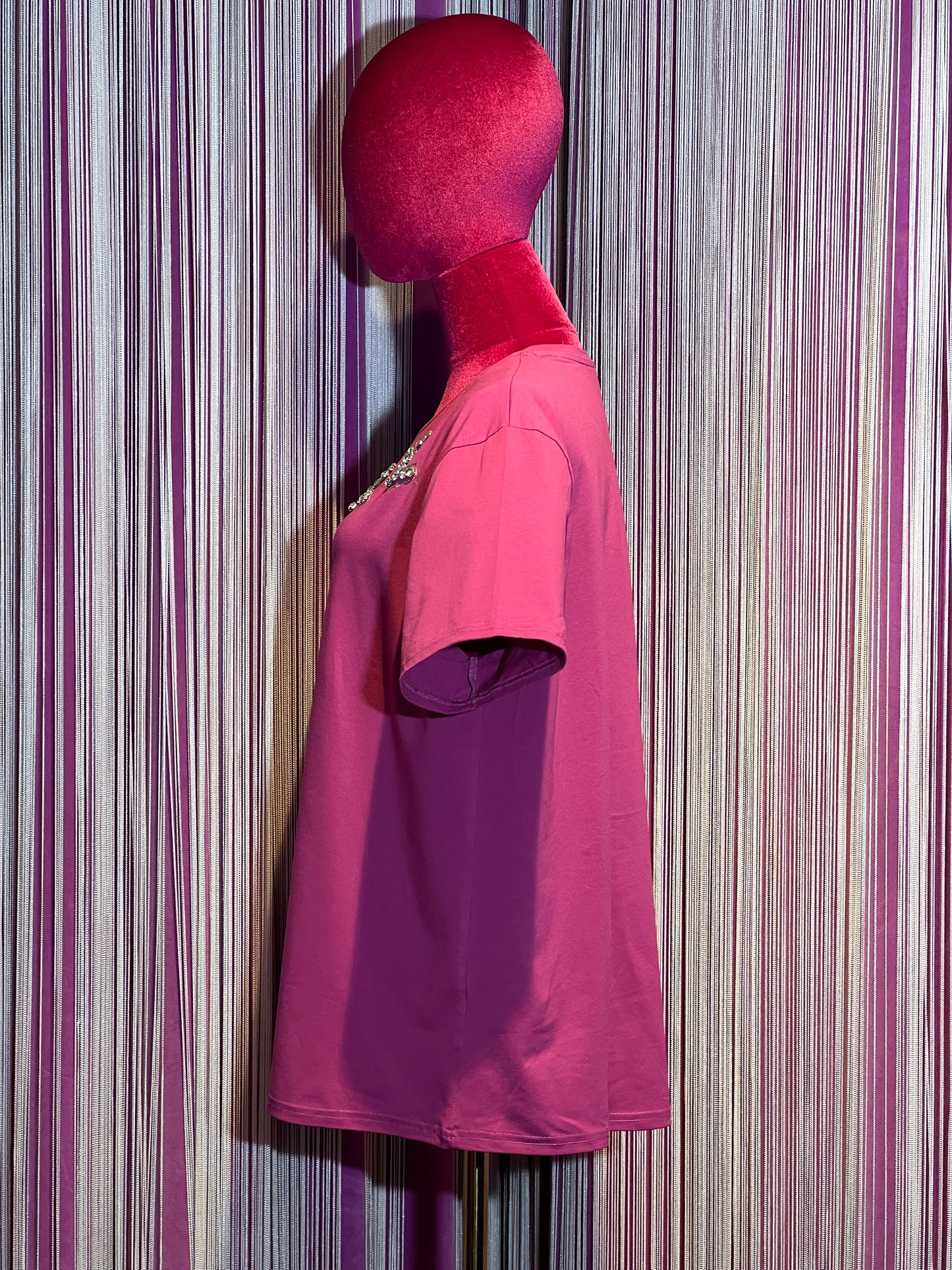 Mon amour Paris sconto -30% t-shirt mezza manica rosa fragola con scritta  “ amore “ con cristalli