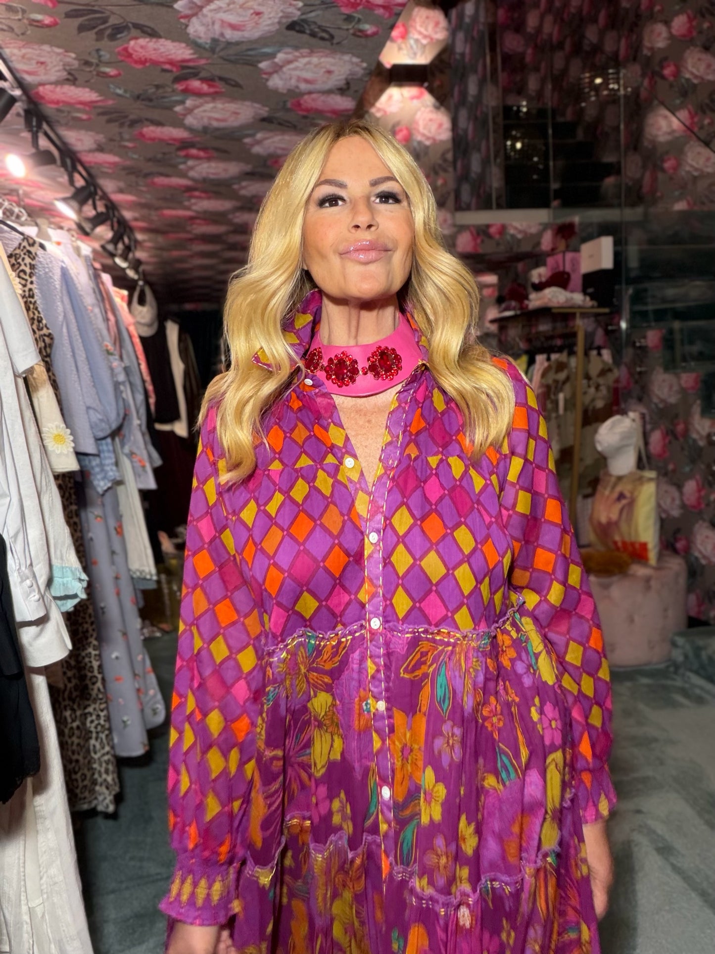 Manuela Ajo creazioni collana pelle fuxia