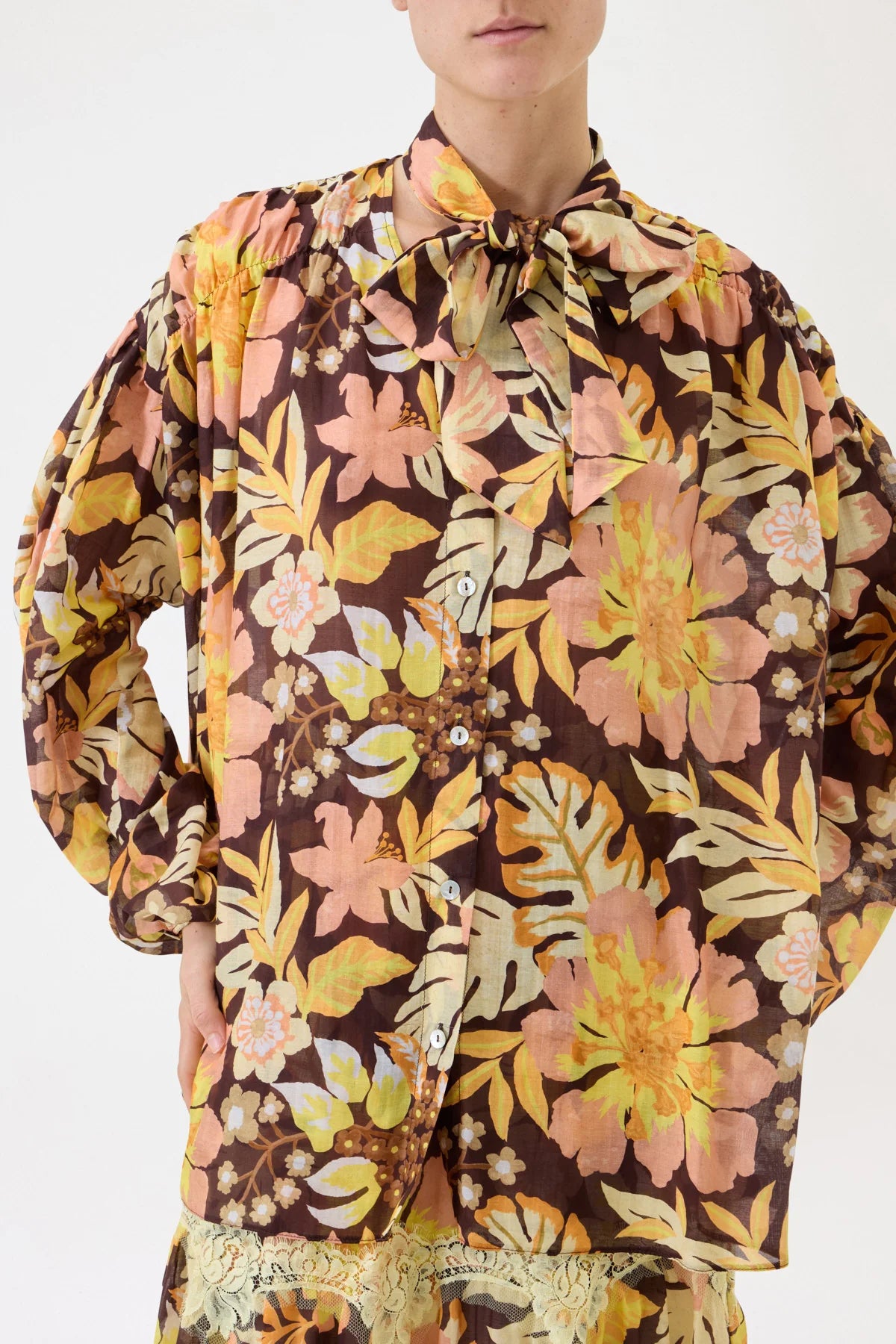Pink memories -40% di sconto camicia fantasia floreale con foulard rimovibile