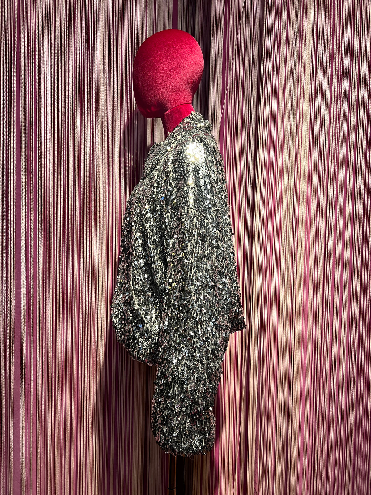 The room bomber full paillettes grigio/ argento con fodera in jersey, chiusura zip e tasche