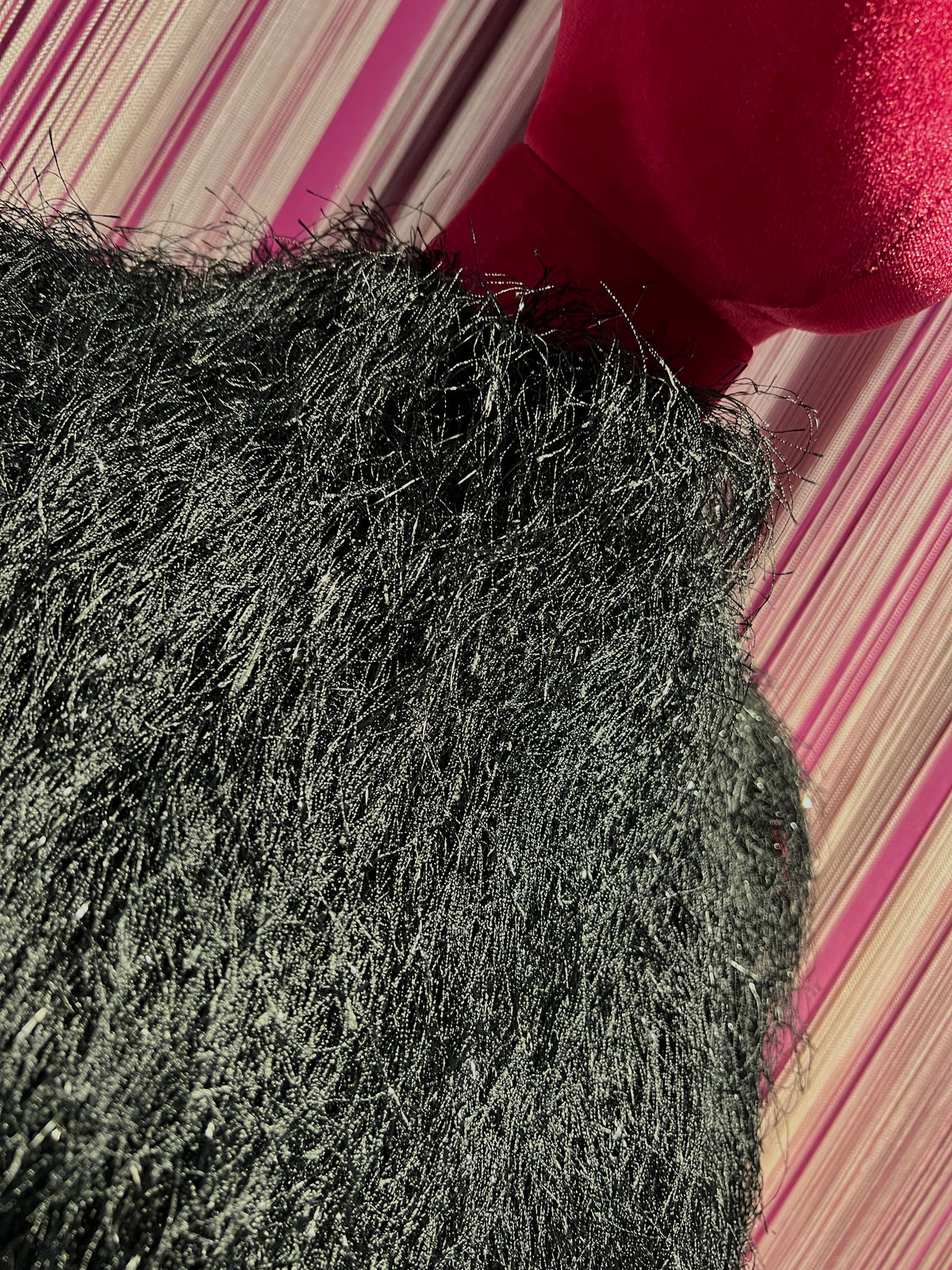 The room top frange effetto piume con fili lurex argento