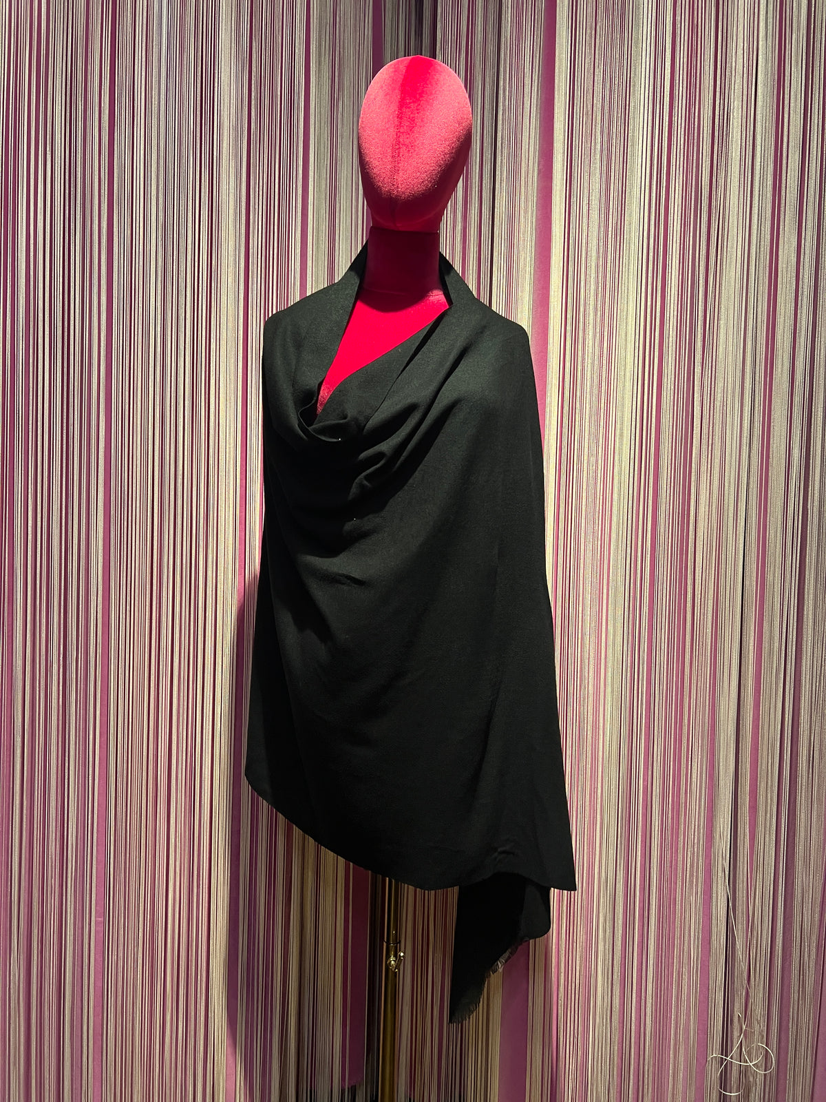 The room sciarpa nera con micro paillettes, 30% viscosa 70% poliestere